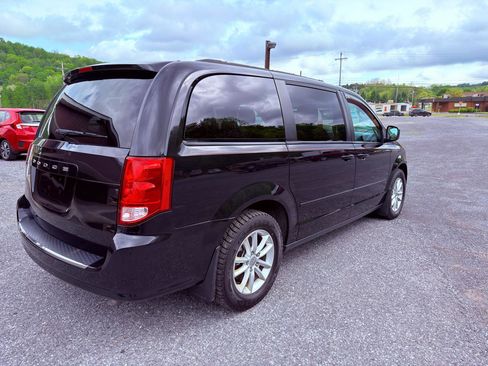 Used 2016 Dodge Grand Caravan SXT w/ UConnect Hands-Free Group FWD image 7
