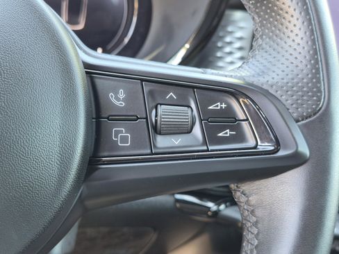 Used 2025 Alfa Romeo Tonale AWD/4WD image 38