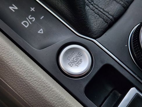 Used 2018 Volkswagen Atlas SE image 15