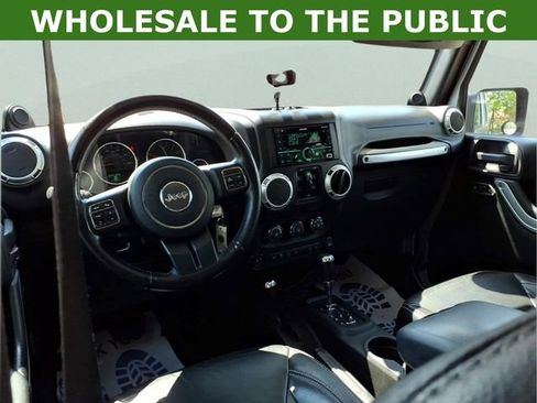 Used 2013 Jeep Wrangler Unlimited Sahara w/ Dual Top Group AWD/4WD image 8