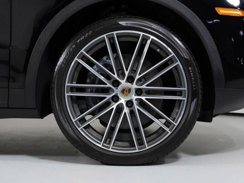 Used 2021 Porsche Cayenne Coupe image 19