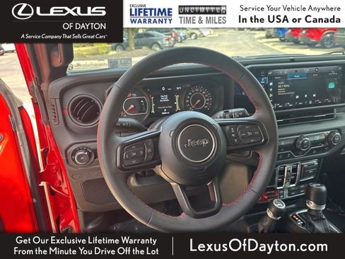 Used 2024 Jeep Wrangler Rubicon image 16
