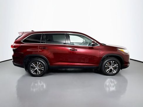 Used 2019 Toyota Highlander Plus AWD/4WD image 8