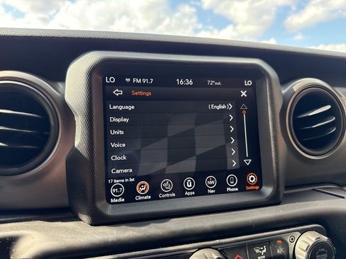 Used 2023 Jeep Wrangler Unlimited w/ Sun & Screen Package image 30