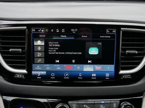 Certified 2024 Chrysler Pacifica Touring-L image 22