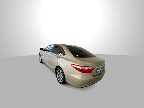 Used 2016 Toyota Camry XLE w/ Moonroof Package FWD image 6