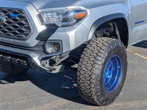 Used 2022 Toyota Tacoma TRD Off-Road image 10