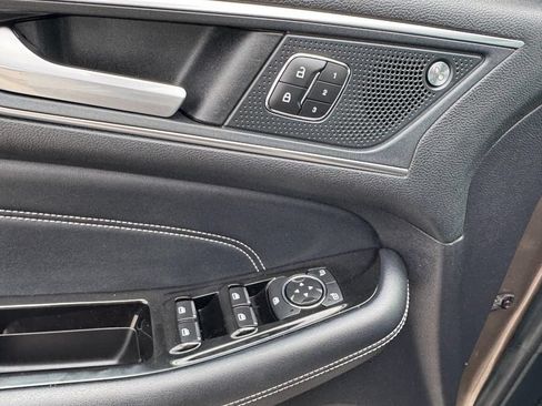 Used 2019 Ford Edge Titanium FWD image 15