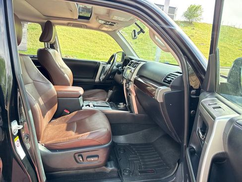 Used 2014 Toyota 4Runner Limited AWD/4WD image 28
