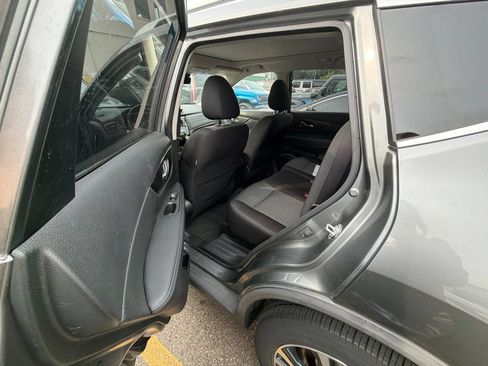 Used 2020 Nissan Rogue SV w/ Sun & Sound Touring Package AWD/4WD image 11