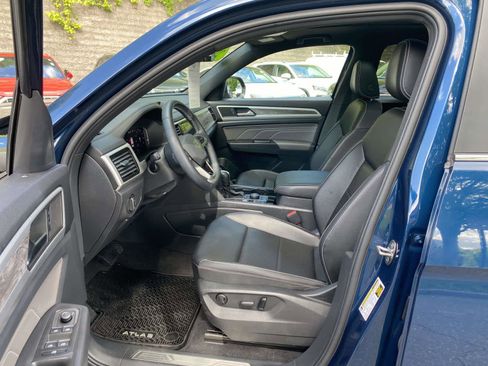Certified 2023 Volkswagen Atlas Cross Sport SE w/ Panoramic Sunroof Package AWD/4WD image 9