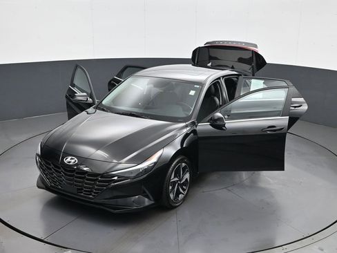 Certified 2023 Hyundai Elantra Limited image 30