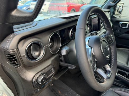 Used 2023 Jeep Wrangler Sahara image 11