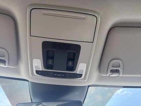 Used 2025 Honda Pilot Touring image 37