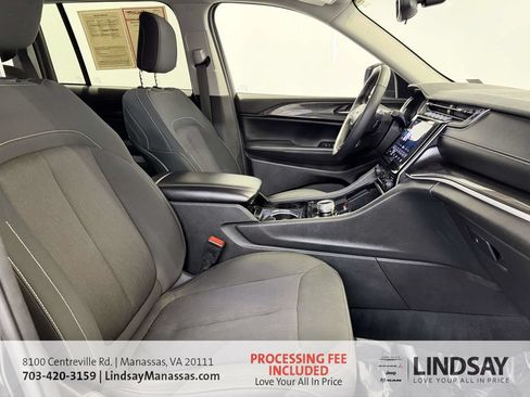 Used 2023 Jeep Grand Cherokee Laredo w/ Luxury Tech Group I AWD/4WD image 15