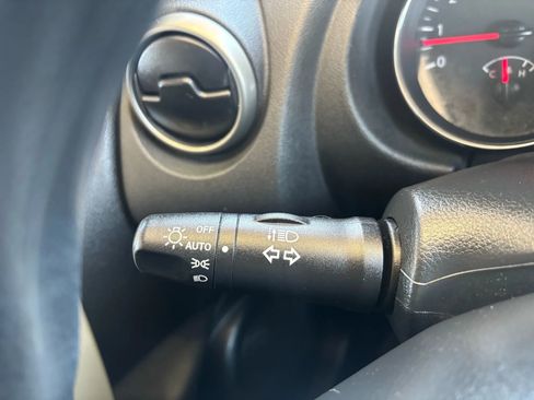 Used 2012 Nissan Rogue SV w/ Premium Pkg image 12