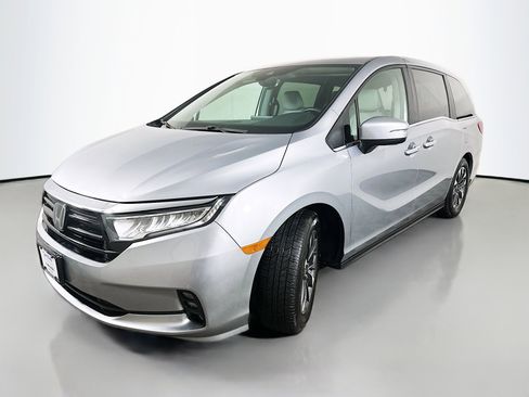Certified 2024 Honda Odyssey EX-L image 3