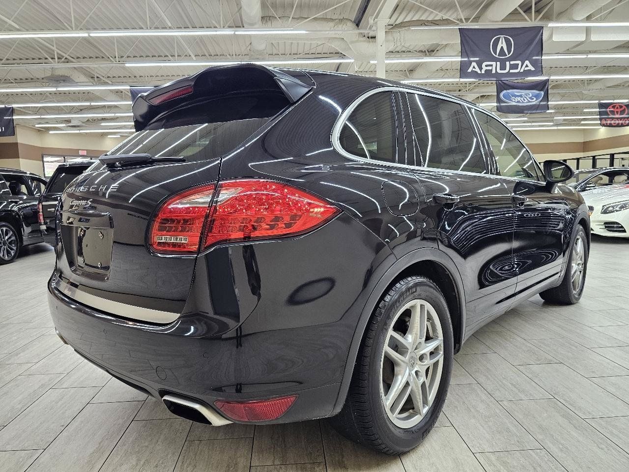 Used 2014 Porsche Cayenne S w/ Comfort Plus Package AWD/4WD image 7