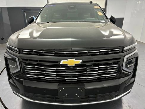 Used 2025 Chevrolet Suburban High Country AWD/4WD image 2