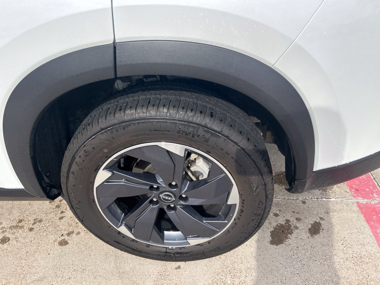 Used 2024 Nissan Rogue SV FWD image 15