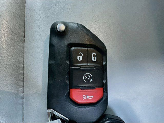 Used 2023 Jeep Wrangler Unlimited Sahara AWD/4WD image 19