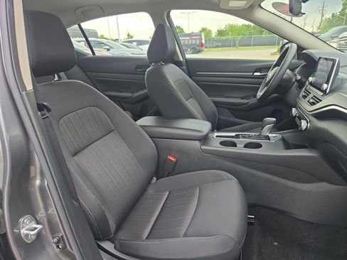 Used 2025 Nissan Altima 2.5 SV image 19