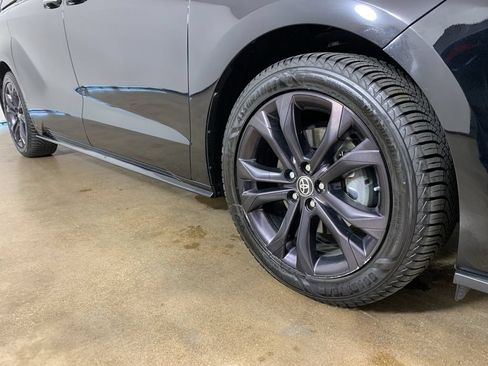 Used 2022 Toyota Sienna XSE FWD image 6