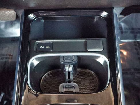 Used 2020 Mercedes-Benz GLB 250 4MATIC w/ Premium Package image 33