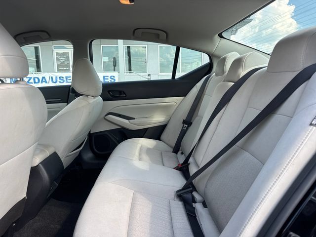 Used 2025 Nissan Altima 2.5 SV FWD image 11