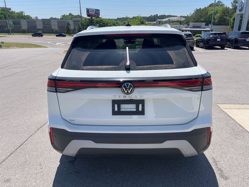 New 2026 Volkswagen Tiguan SE FWD image 4