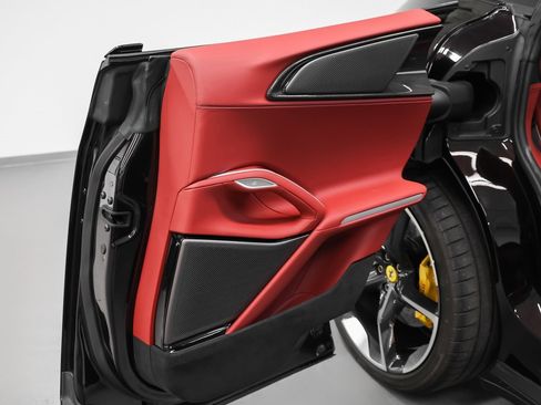 Used 2025 Ferrari Purosangue image 39