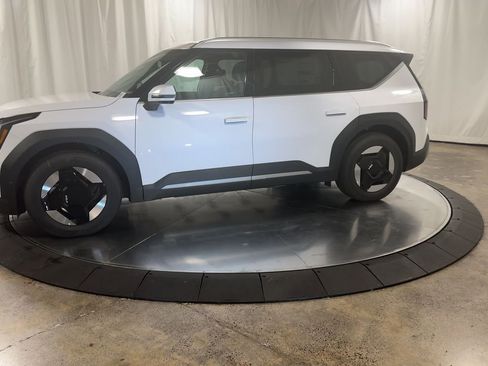New 2026 Kia EV9 Wind image 6