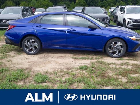 New 2025 Hyundai Elantra Sport image 4