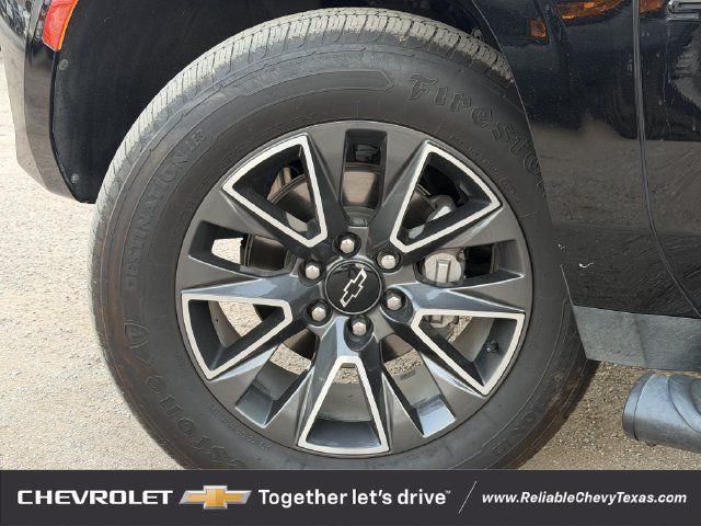 Used 2023 Chevrolet Suburban Z71 w/ Luxury Package AWD/4WD image 10