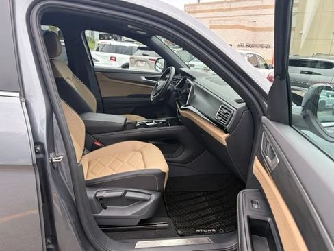 Used 2024 Volkswagen Atlas Cross Sport SE w/ Black Wheel Package AWD/4WD image 25