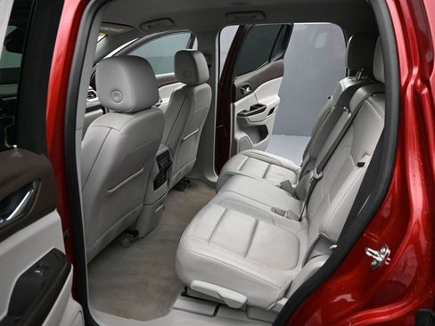 Used 2023 GMC Acadia SLT image 16