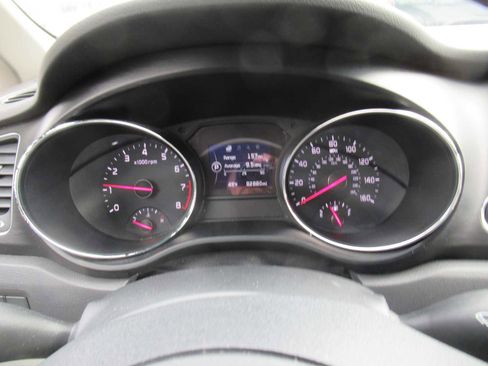 Used 2018 Kia Sedona LX w/ LX Essentials Premium Package image 26