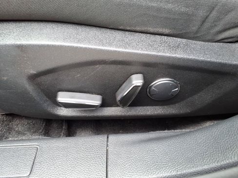 Used 2018 Ford Fusion SE w/ Fusion SE Technology Package FWD image 17