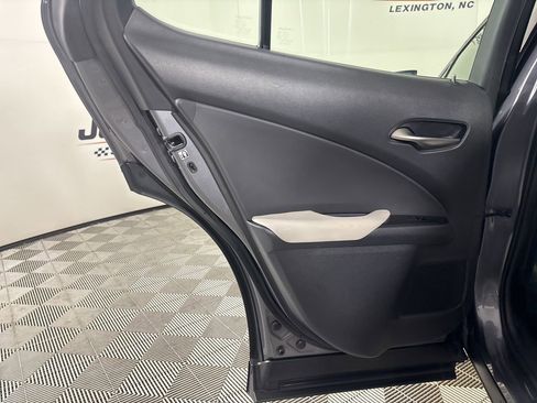 Used 2021 Lexus UX 200 image 18