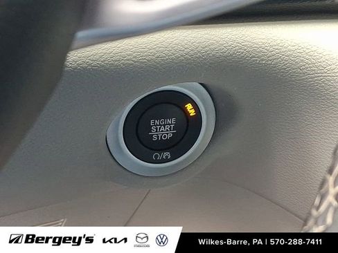 Used 2024 Chrysler Pacifica Touring-L FWD image 26