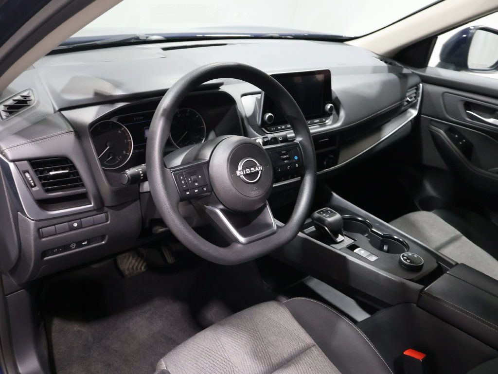 Used 2024 Nissan Rogue SV AWD/4WD image 16
