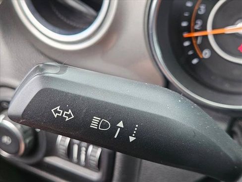 Used 2019 Jeep Wrangler Unlimited Sahara AWD/4WD image 11