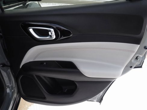 Used 2022 Jeep Compass Limited image 40