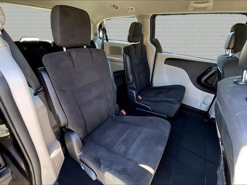 Used 2019 Dodge Grand Caravan SE FWD image 22