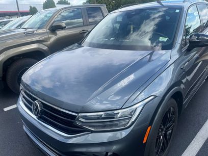 Used 2022 Volkswagen Tiguan SE R-Line