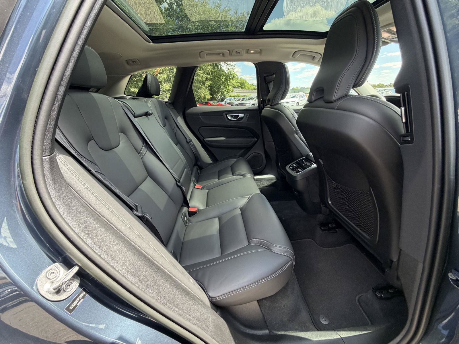Used 2023 Volvo XC60 B6 Ultimate w/ Climate Package AWD/4WD image 30