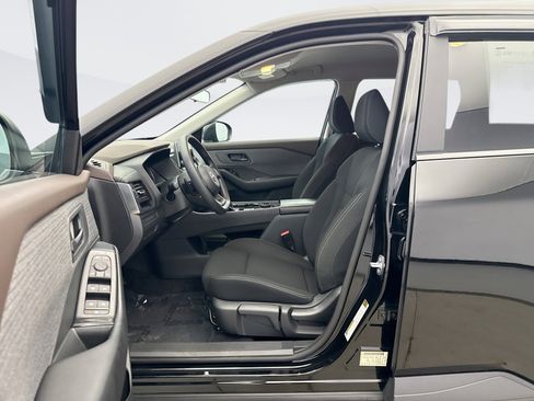 Used 2023 Nissan Rogue S image 10