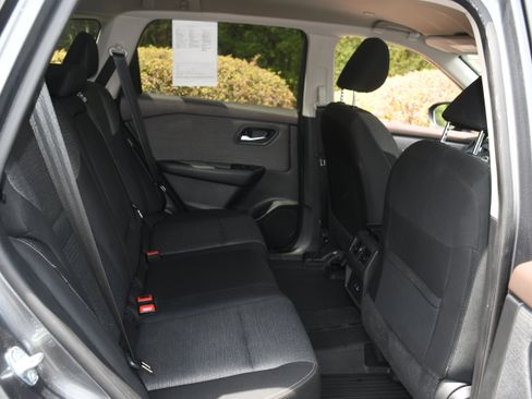 Used 2023 Nissan Rogue SV FWD image 18