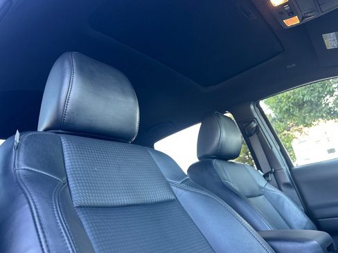 Used 2019 Toyota Tacoma TRD Sport w/ TRD Premium Sport Package RWD image 16