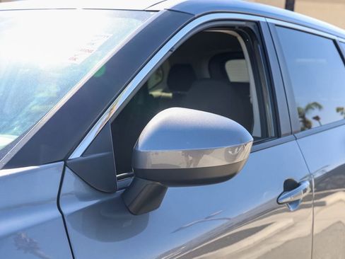 Used 2025 Nissan Rogue SV FWD image 12